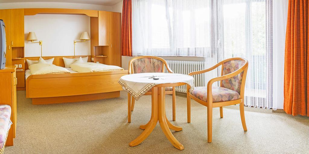 Gasthof Und Pension Zum Kreuz Lautenbach Ruang foto