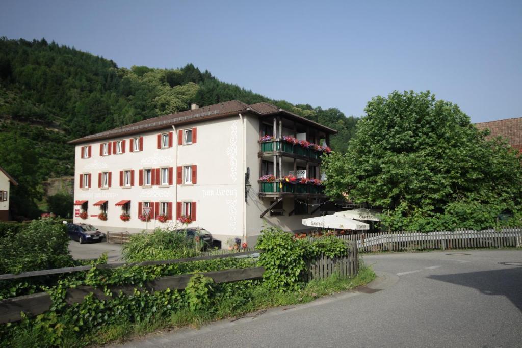 Gasthof Und Pension Zum Kreuz Lautenbach Bagian luar foto